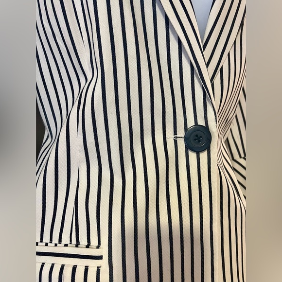 Cabi Brand Stripped Blazer w/ Bell Sleeves. Black and White. Size Small. - Picture 5 of 5